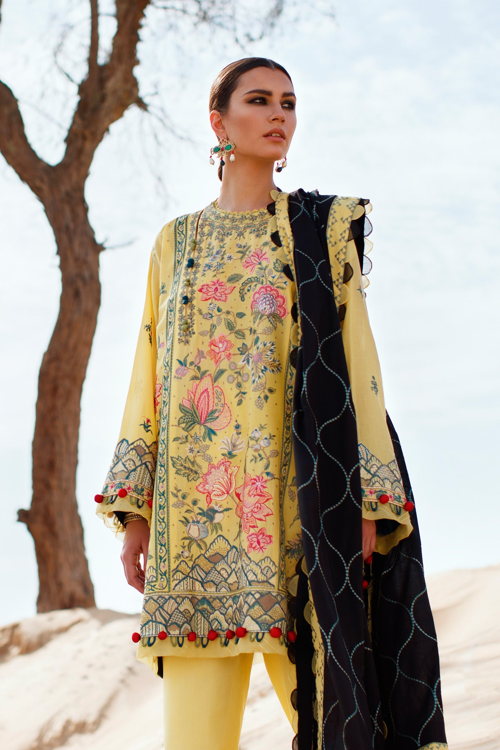 TAYALEH (ZL22-06 A) | Zaha | Lawn Volume 1 2022