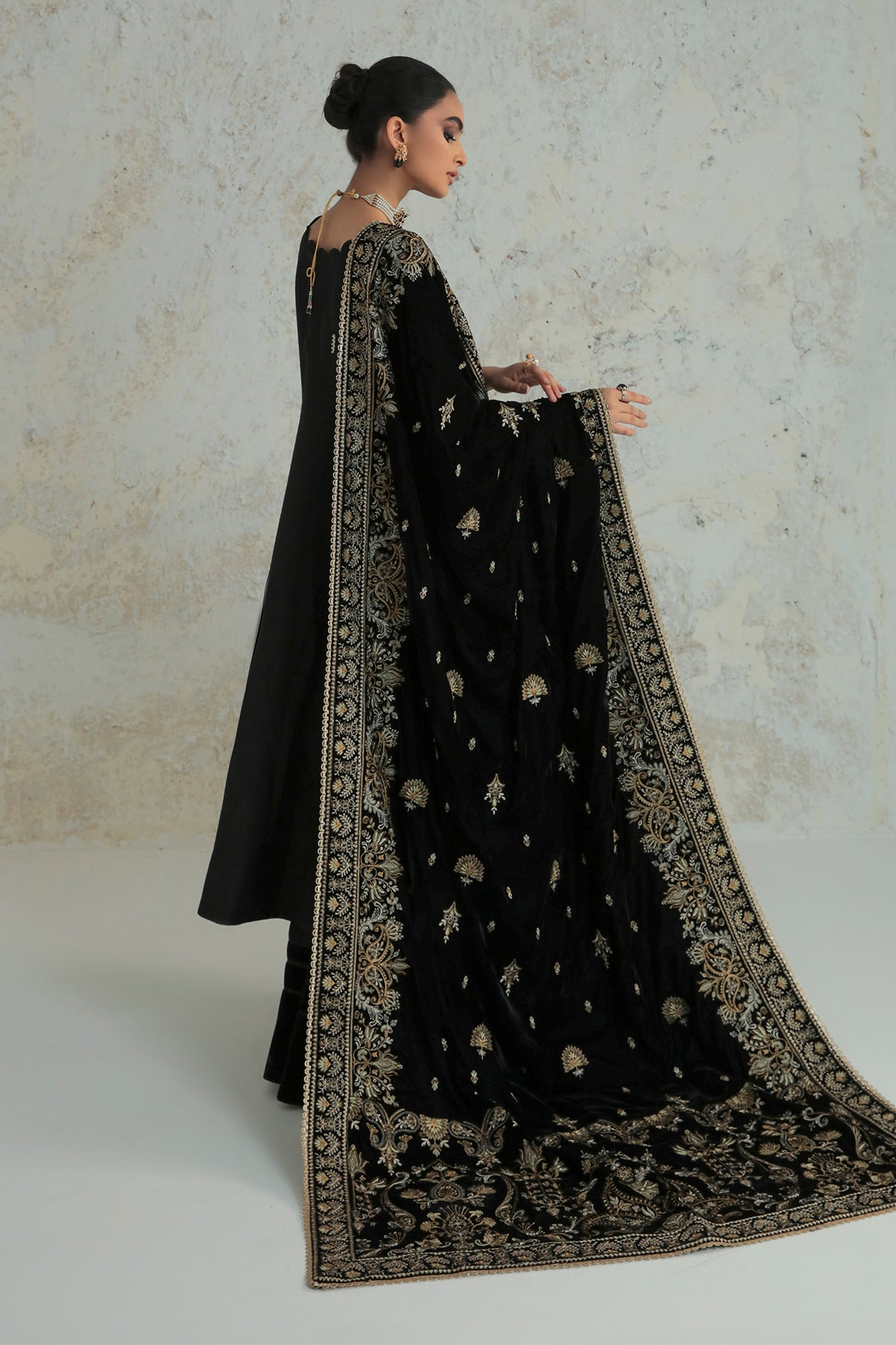 VS - 28 | Baroque | Velvet Shawls 2022