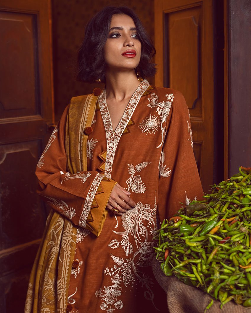 Roshnai ZW-08 (Zaha - Nafeesa Aur Taalia Unstitched Winter Collection)