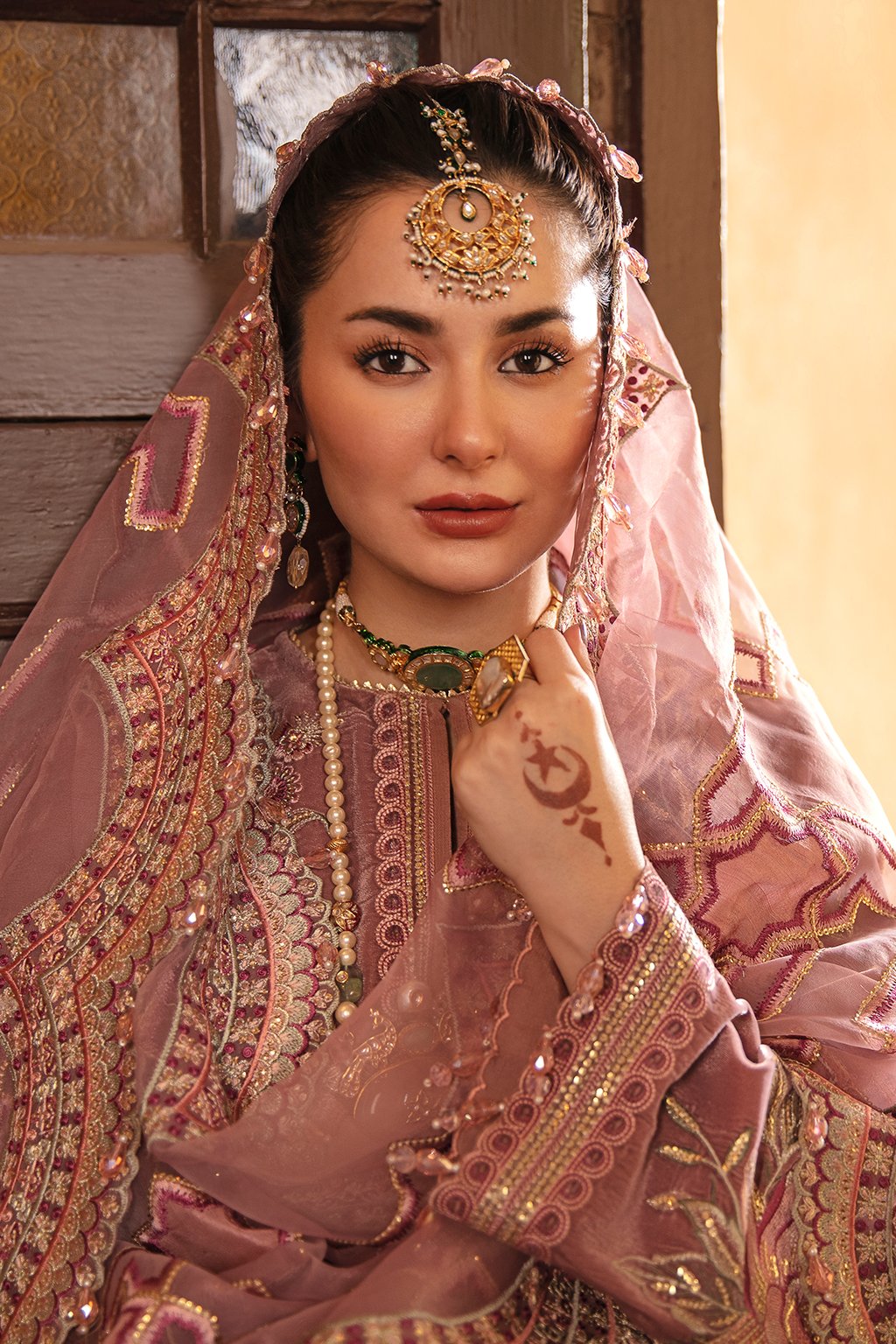 ROSHANARA | Afrozeh | Naghma Luxury Velvet Collection 2021