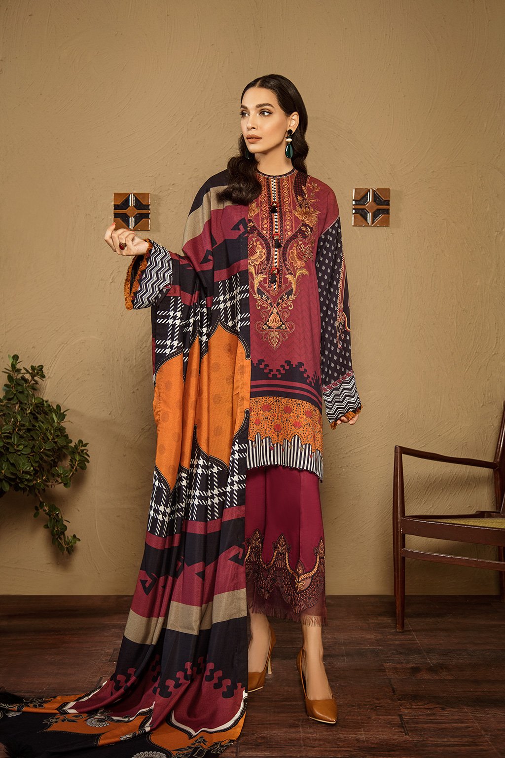 Maghira (Baroque Fuchsia Linen)