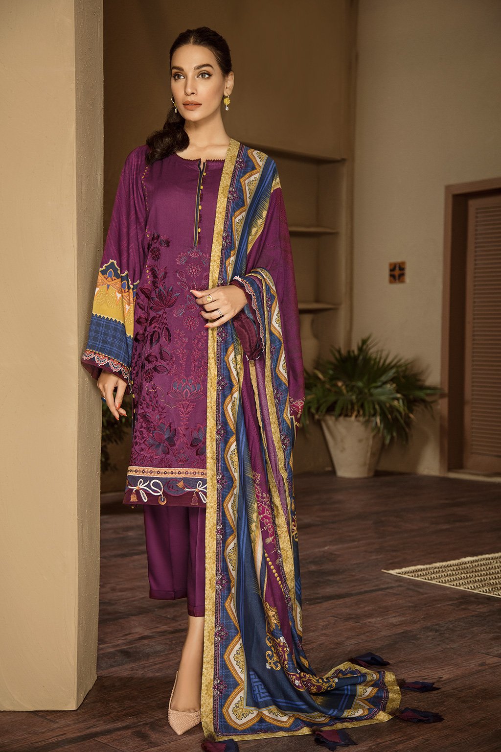 Listeran (Baroque Fuchsia Linen)