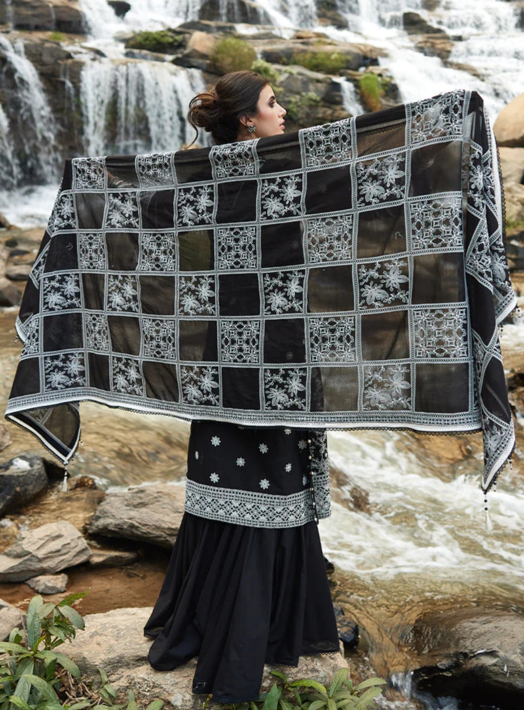 Emel | Image | Lawnkari® ’Collection 2023