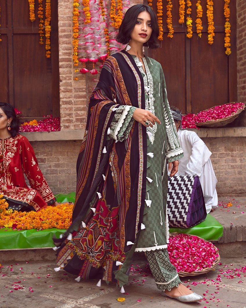Shahi Guzargah ZW-03 (Zaha - Nafeesa Aur Taalia Unstitched Winter Collection)