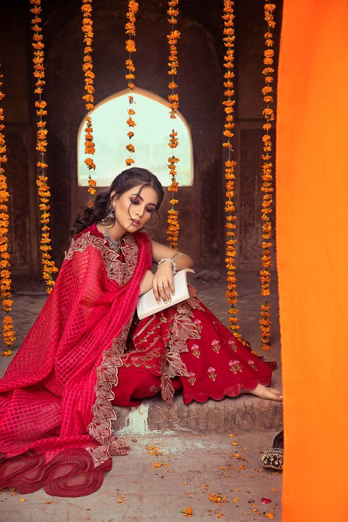 Rosy Future ELS-04 | Charizma | Signature | Unstitched Embroidered Lawn | Chapter 01