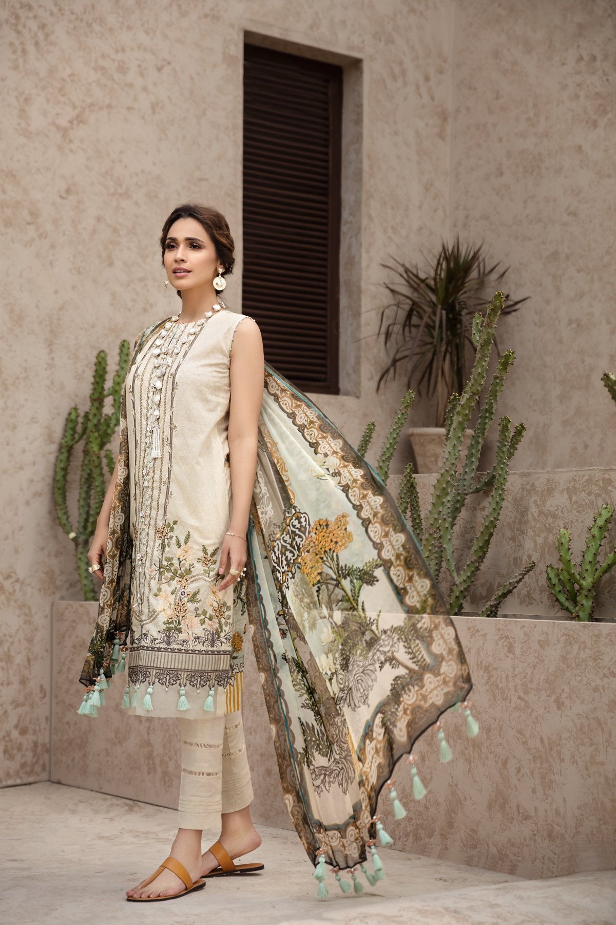 Roshanah | Jazmin | Iris Lawn collection 2020