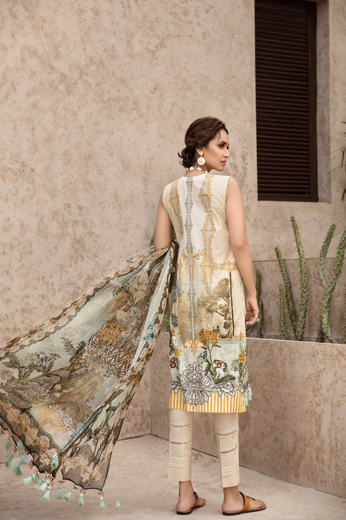 Roshanah | Jazmin | Iris Lawn collection 2020