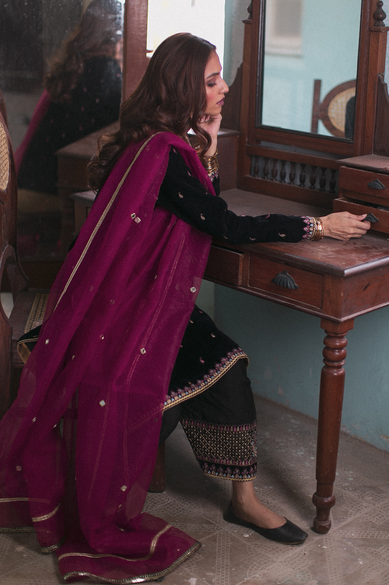 Black & Pink QWV05 (Qalamkar Luxury Velvet Collection)