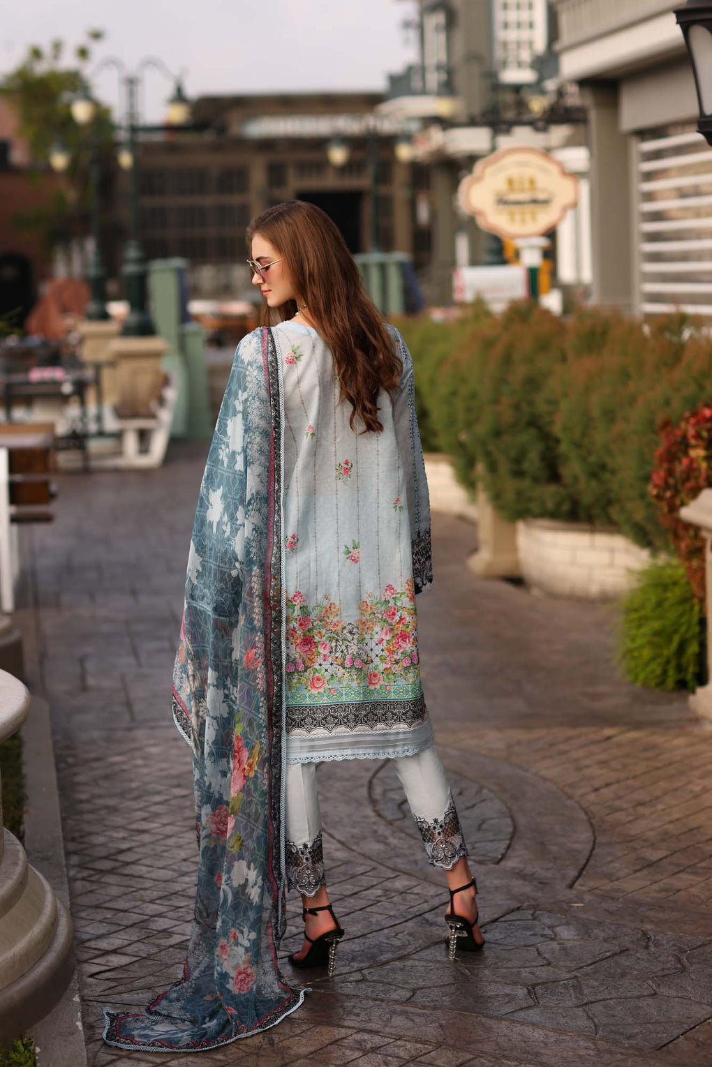 D7B | Noor | Luxe Printkari Lawn 2023