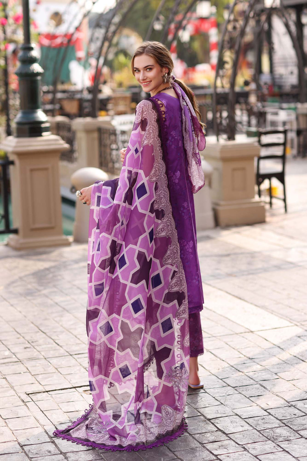 D4A | Noor | Luxe Printkari Lawn 2023