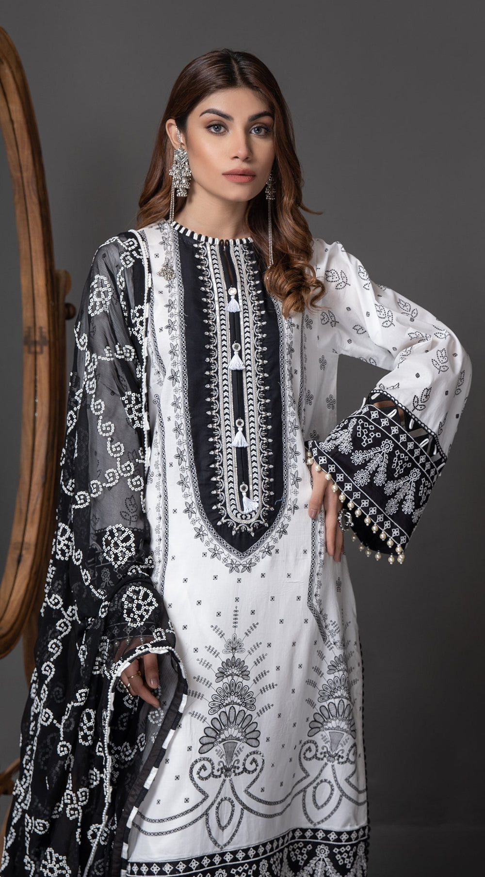 ALM21-03 AMIRA | Anaya | Monochrome Mystique Collection 2022