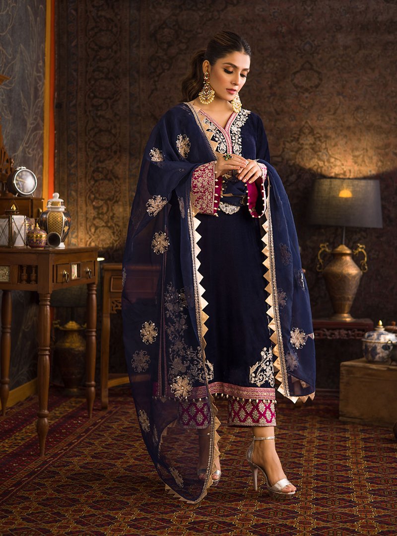 Pareesa - 05 | Zainab Chottani | Luxury Velvet Unstitched Collection 2021