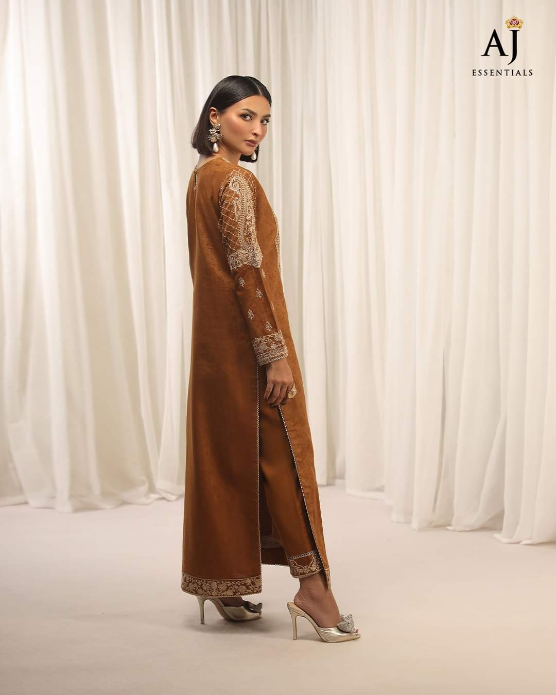 AJWE - 20 | Asim Jofa | Essential Winter Edit Collection 2022