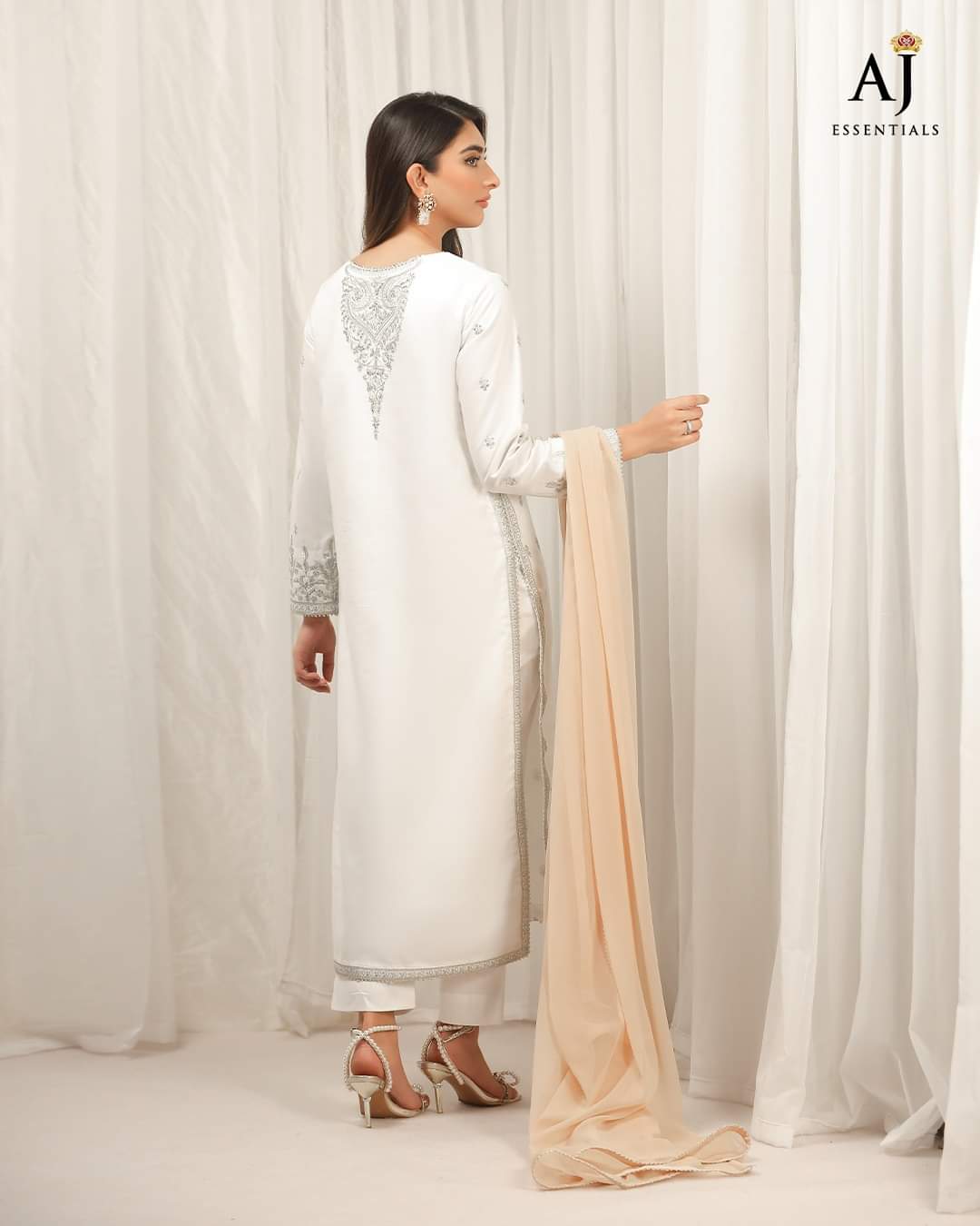 AJWE - 18 | Asim Jofa | Essential Winter Edit Collection 2022