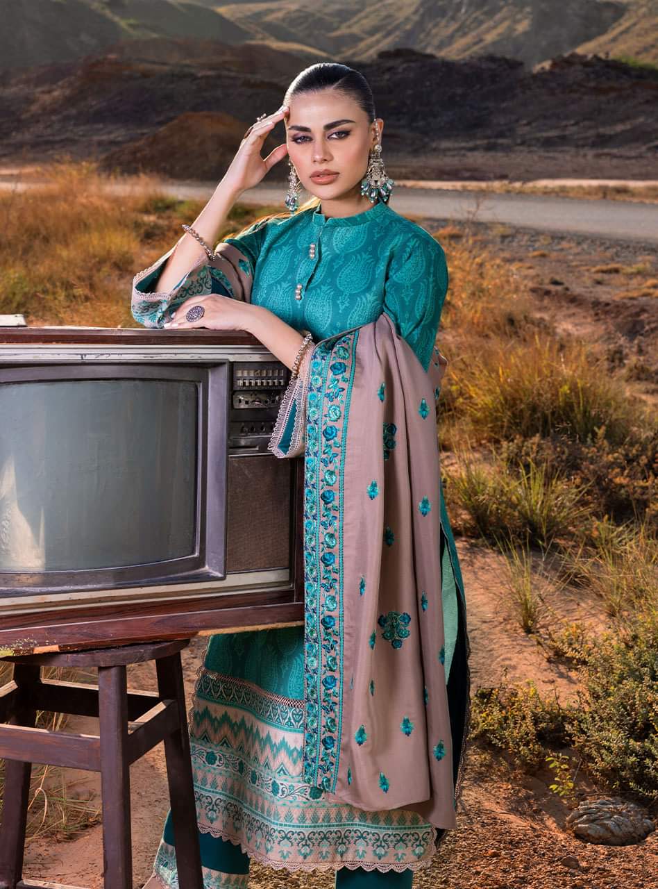 Parsa-08 | Zainab Chottani | Winter Shawl Collection 2022