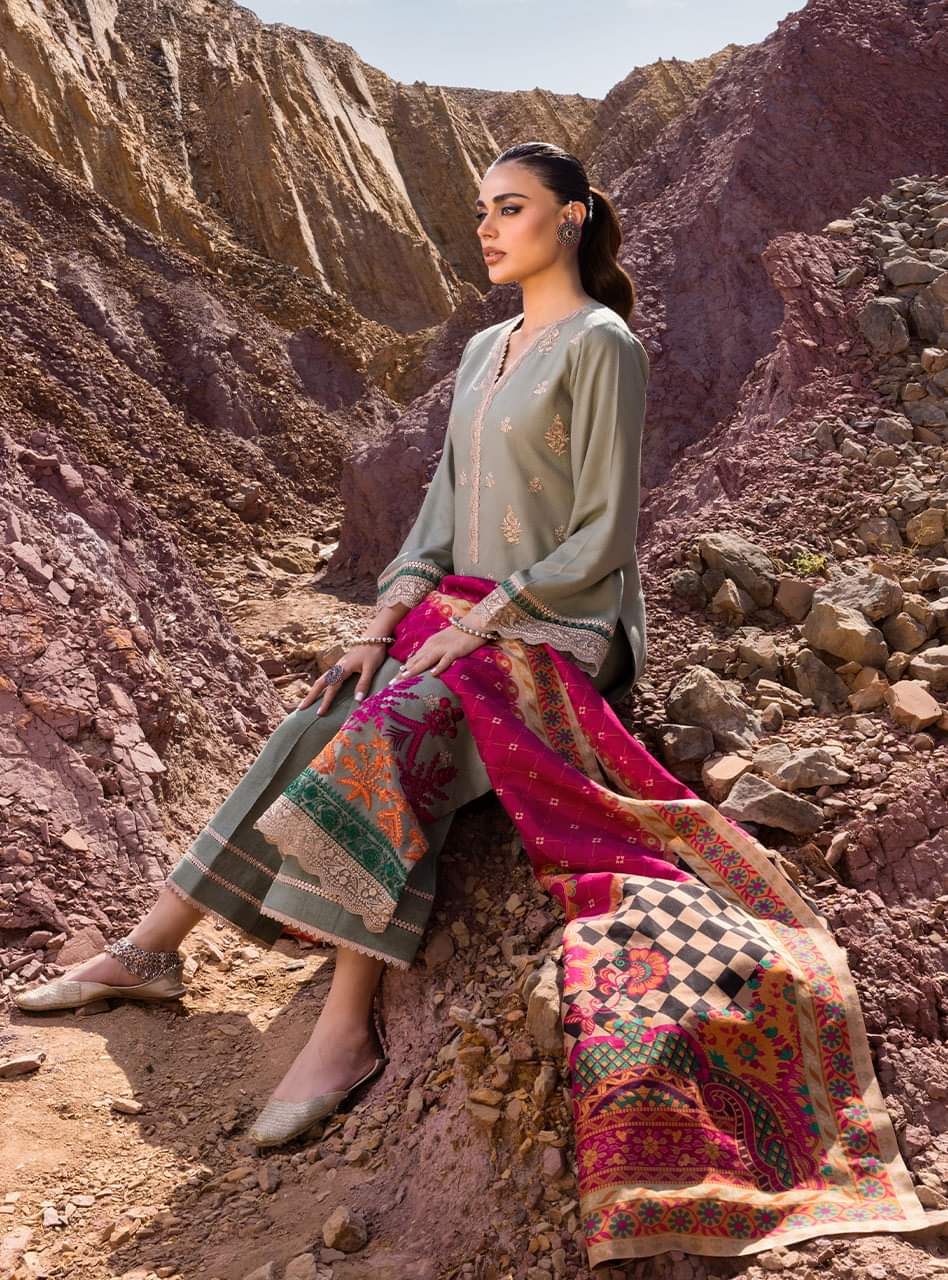 Hayat-07 | Zainab Chottani | Winter Shawl Collection 2022