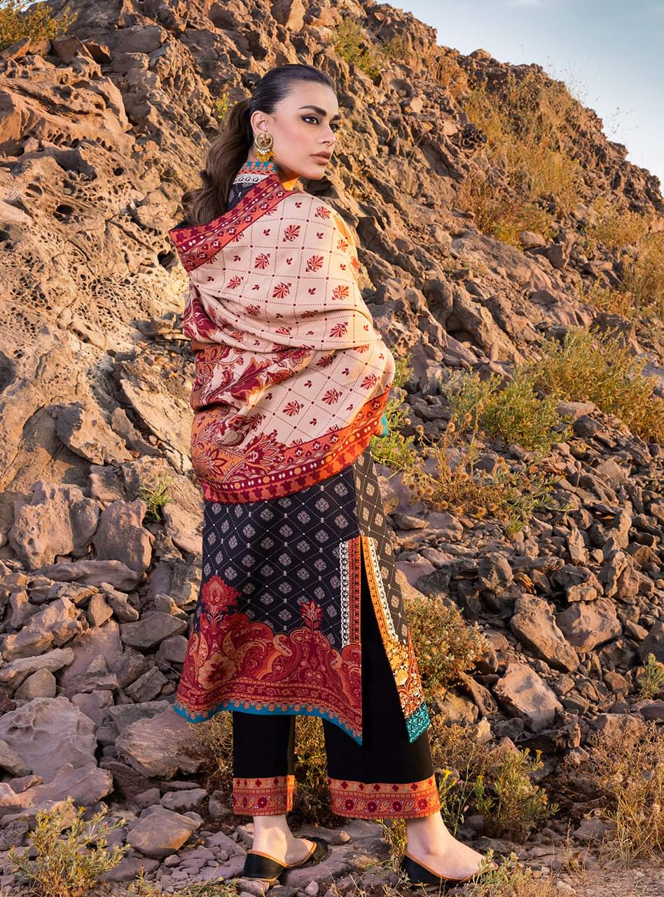 Mahrosh-02 | Zainab Chottani | Winter Shawl Collection 2022
