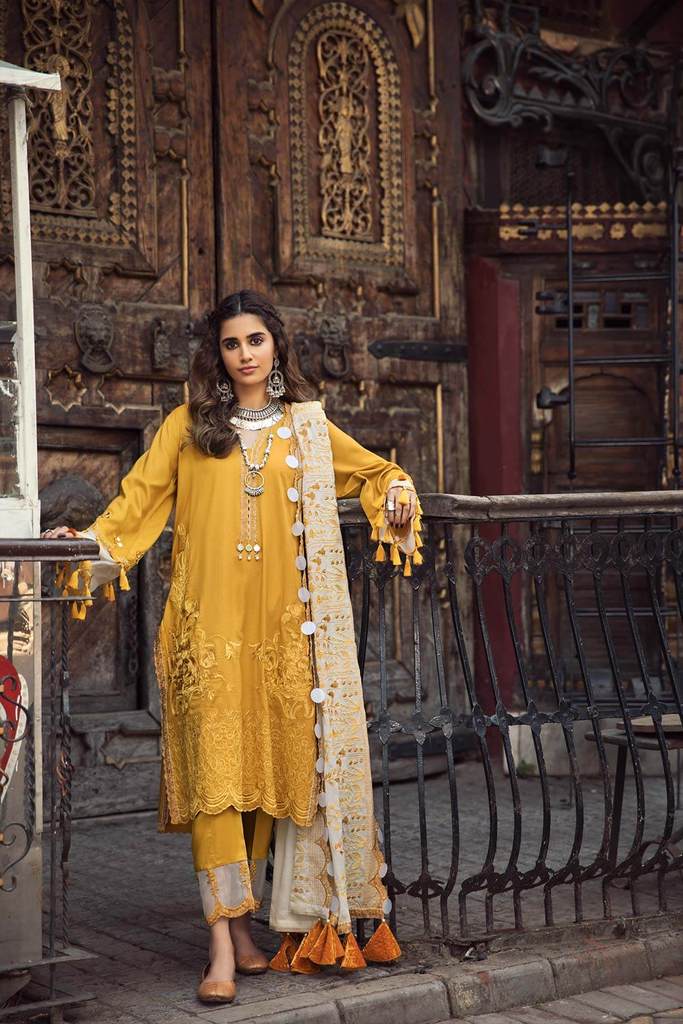Pale Buttercup MSK 08 | Charizma | Signature | Masakali Fall'20 | Embroidered Premium Shawl Collection