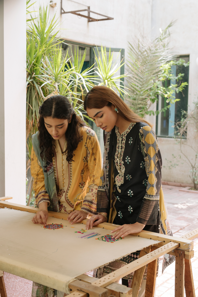 QLS-04 | Qalamkar | Qline Lawn | 2020