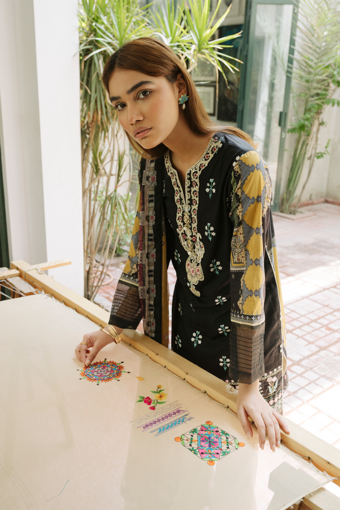 QLS-01 | Qalamkar | Qline Lawn | 2020