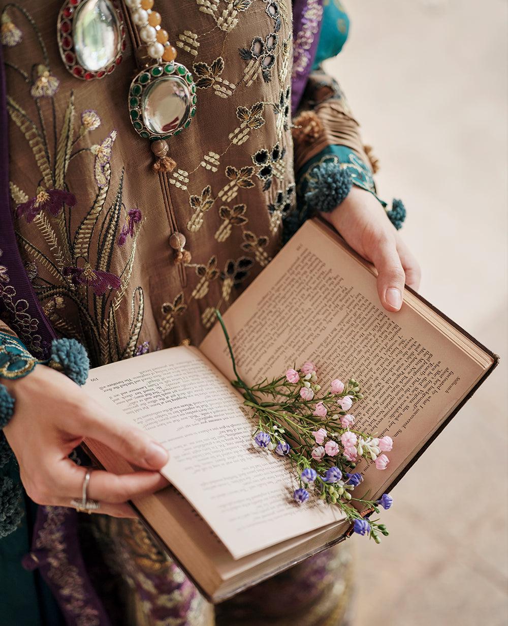 Gira | Republic Womenswear | Danayah Winter Collection 2022