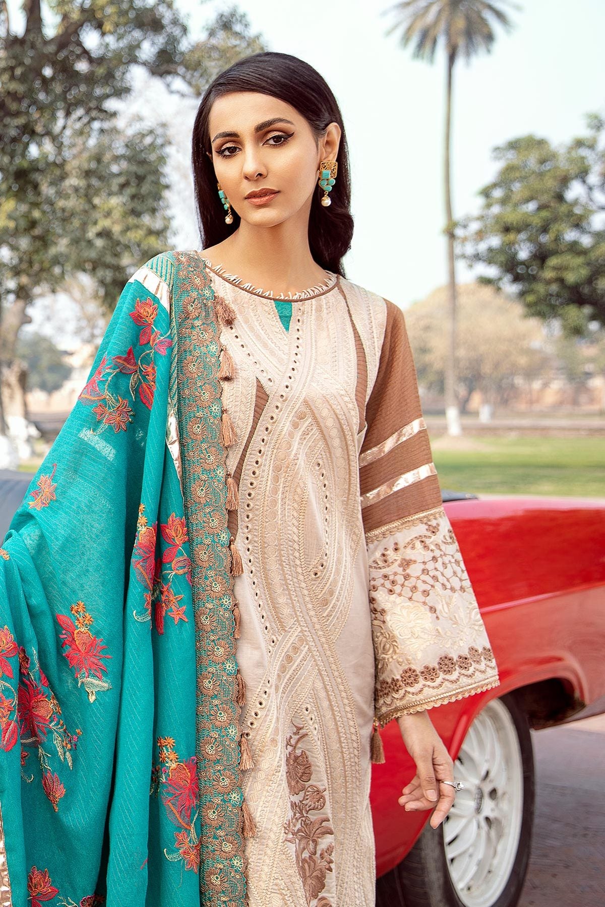 Signature Lawn SS-02-A | House of Charizma | Spring Summer Embroidered Lawn 2020
