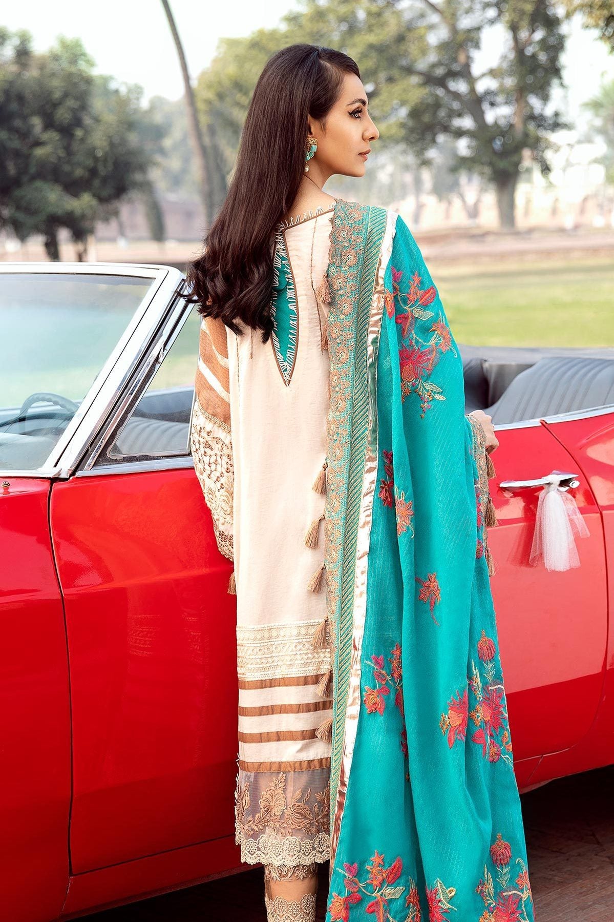 Signature Lawn SS-02-A | House of Charizma | Spring Summer Embroidered Lawn 2020