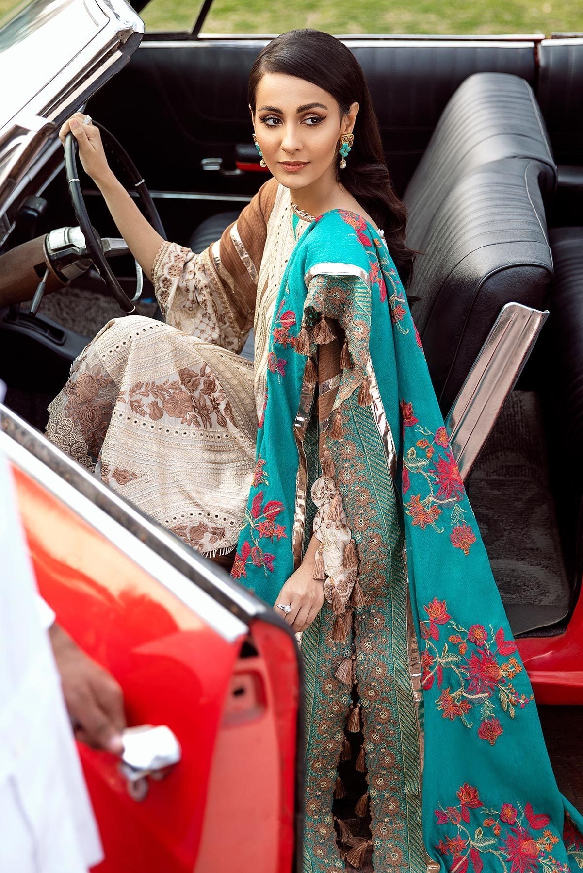 Signature Lawn SS-02-A | House of Charizma | Spring Summer Embroidered Lawn 2020