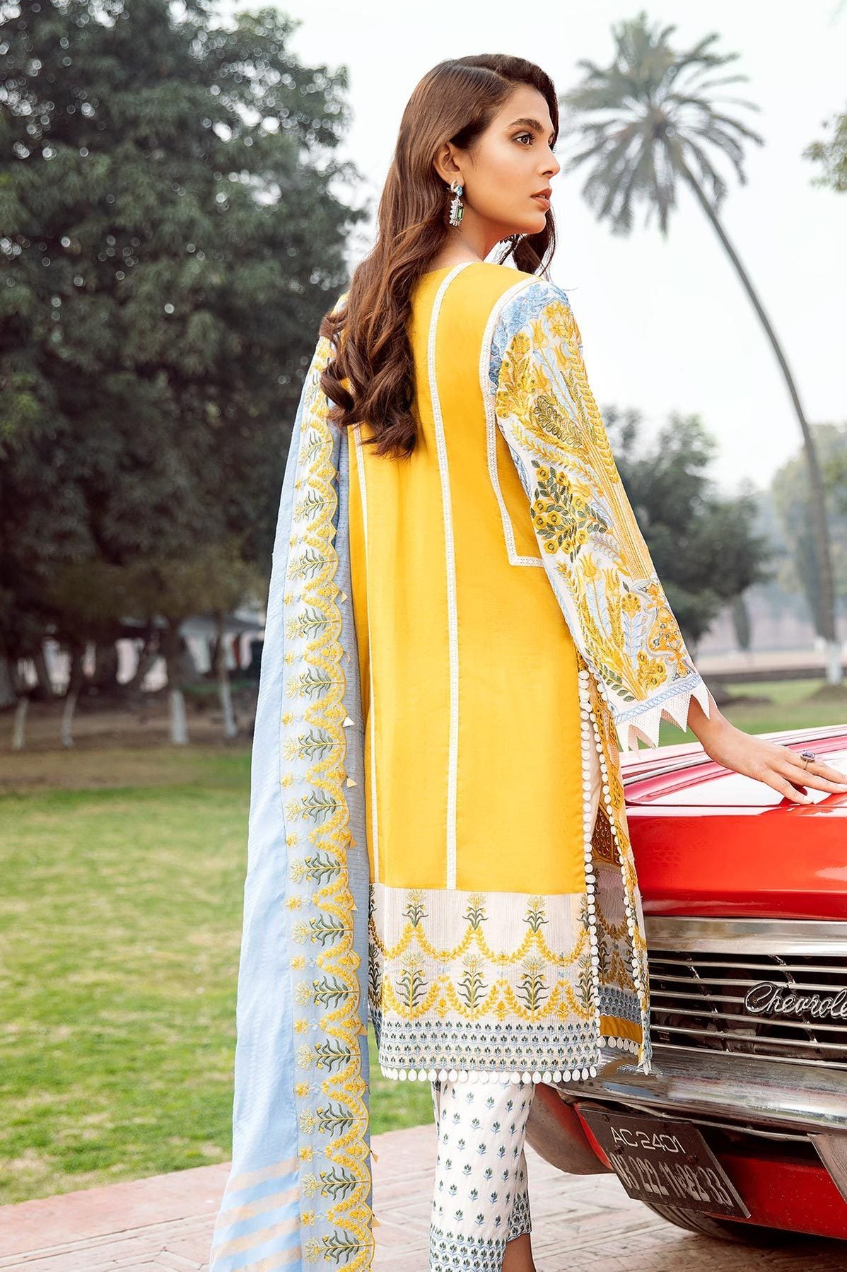 Signature Lawn SS-03 | House of Charizma | Spring Summer Embroidered Lawn 2020