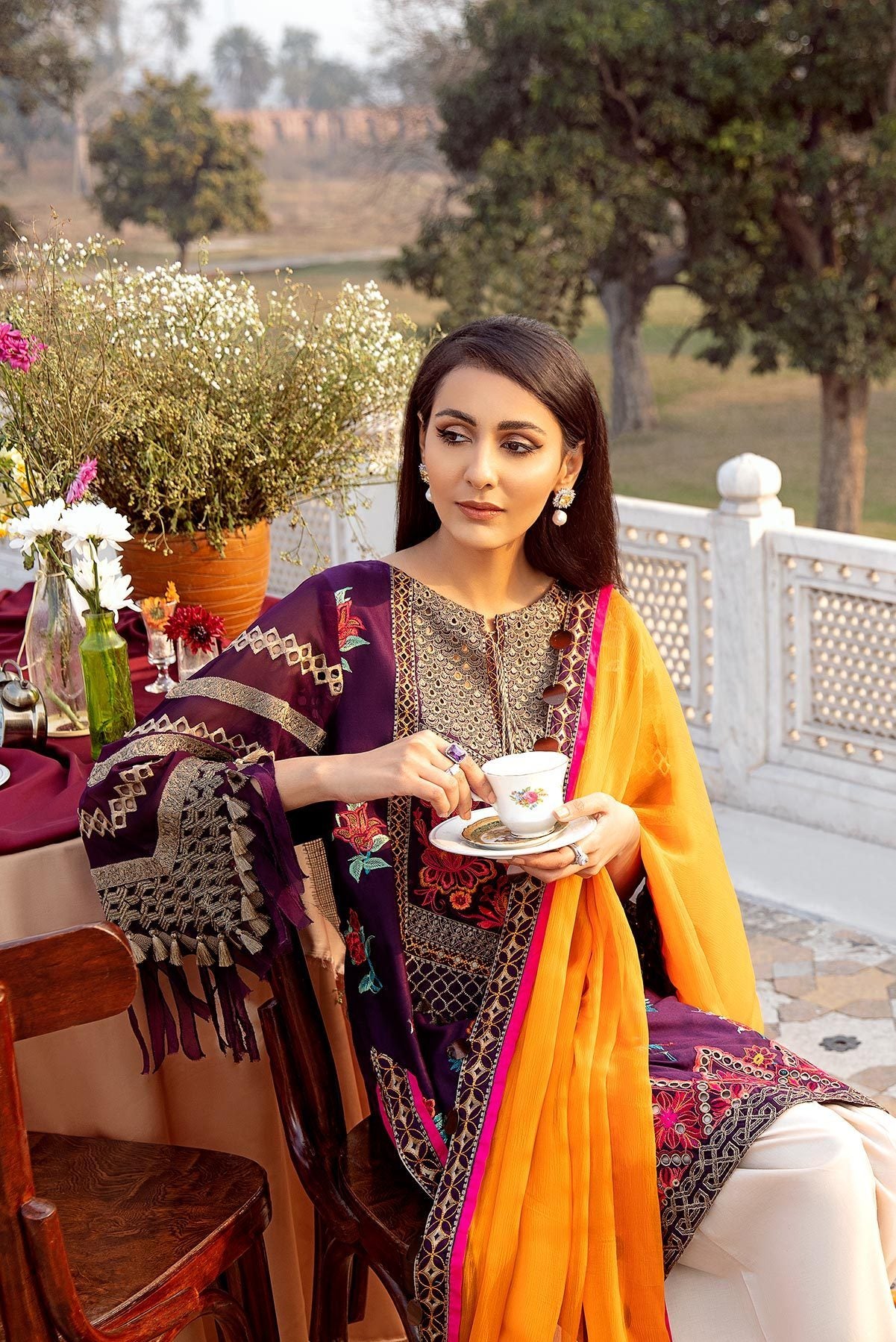 Signature Lawn SS-04 | House of Charizma | Spring Summer Embroidered Lawn 2020