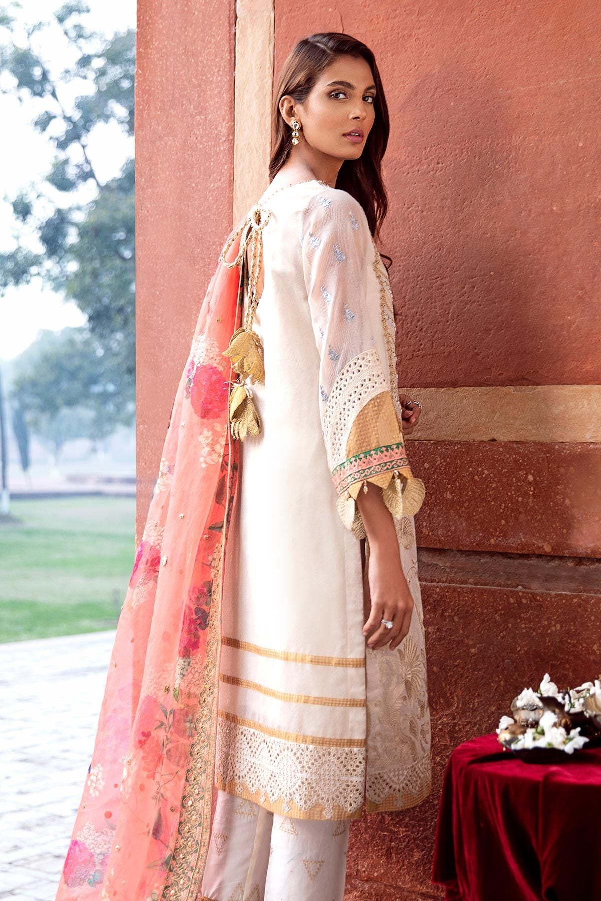 Signature Lawn SS-05 | House of Charizma | Spring Summer Embroidered Lawn 2020