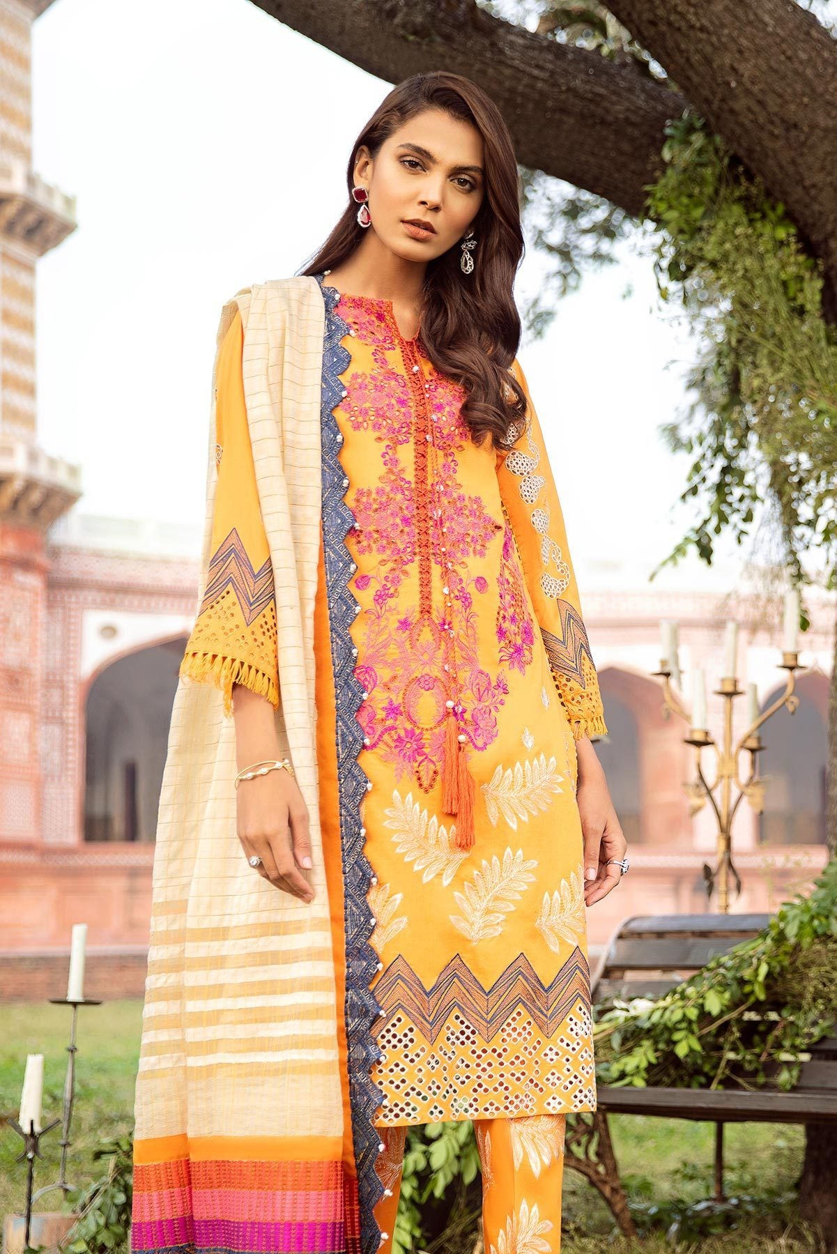 Signature Lawn SS-06 | House of Charizma | Spring Summer Embroidered Lawn 2020