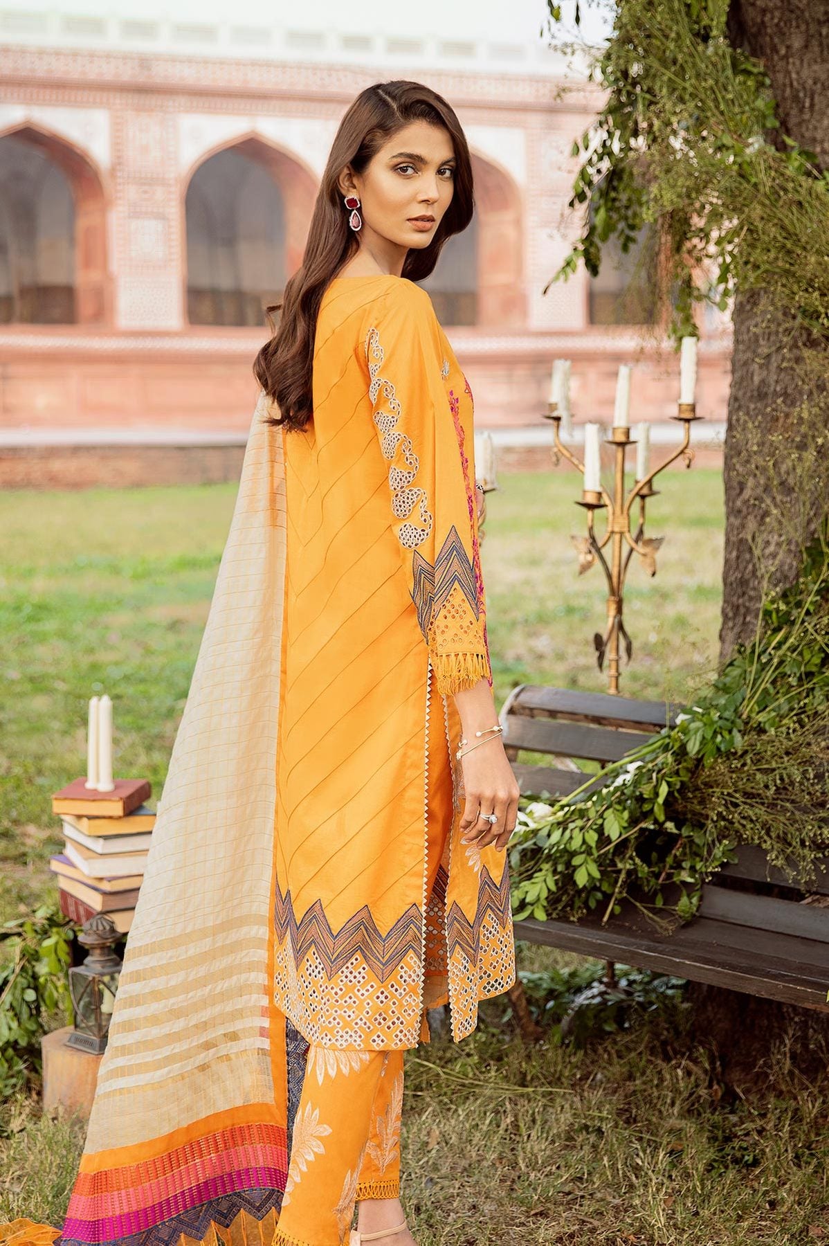 Signature Lawn SS-06 | House of Charizma | Spring Summer Embroidered Lawn 2020
