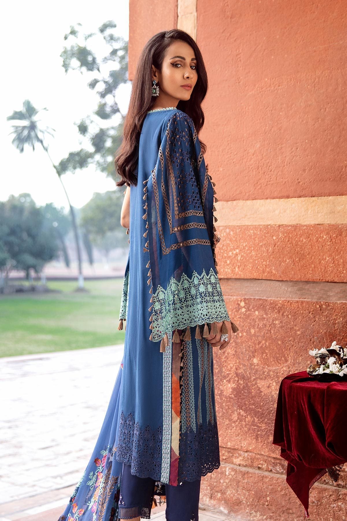 Signature Lawn SS-08 | House of Charizma | Spring Summer Embroidered Lawn 2020