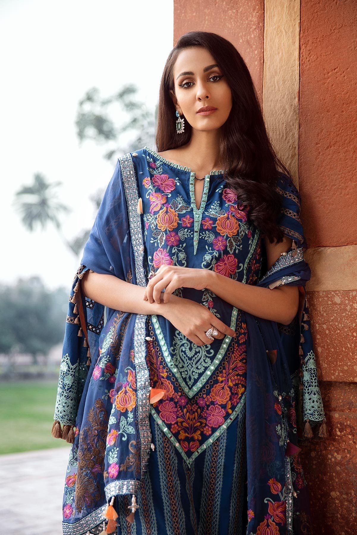 Signature Lawn SS-08 | House of Charizma | Spring Summer Embroidered Lawn 2020