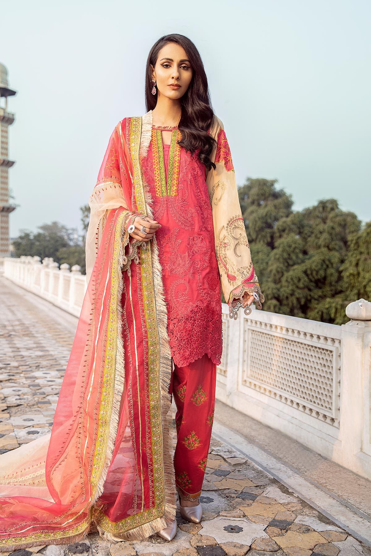 Signature Lawn SS-09 | House of Charizma | Spring Summer Embroidered Lawn 2020