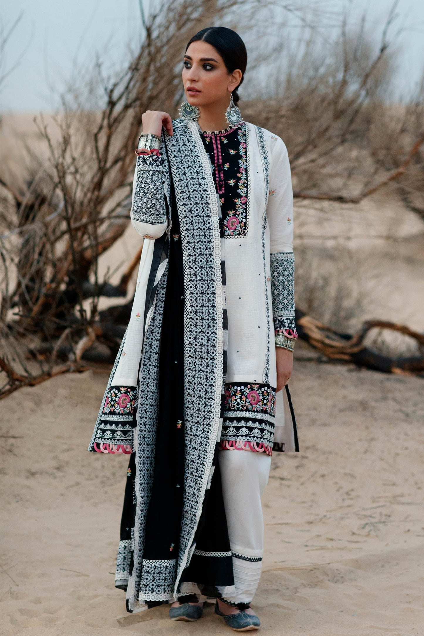 AVIZEH (ZL22-15 B) | Zaha | Lawn Volume 1 2022