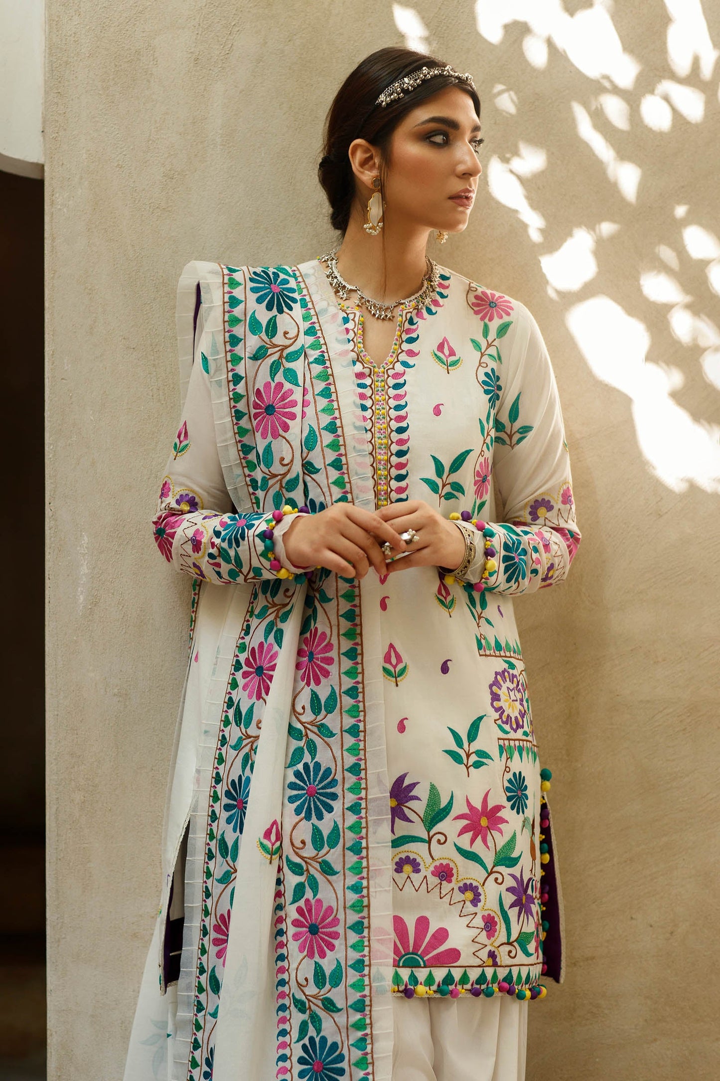 URSIYA (ZL22-07 B) | Zaha | Lawn Volume 1 2022