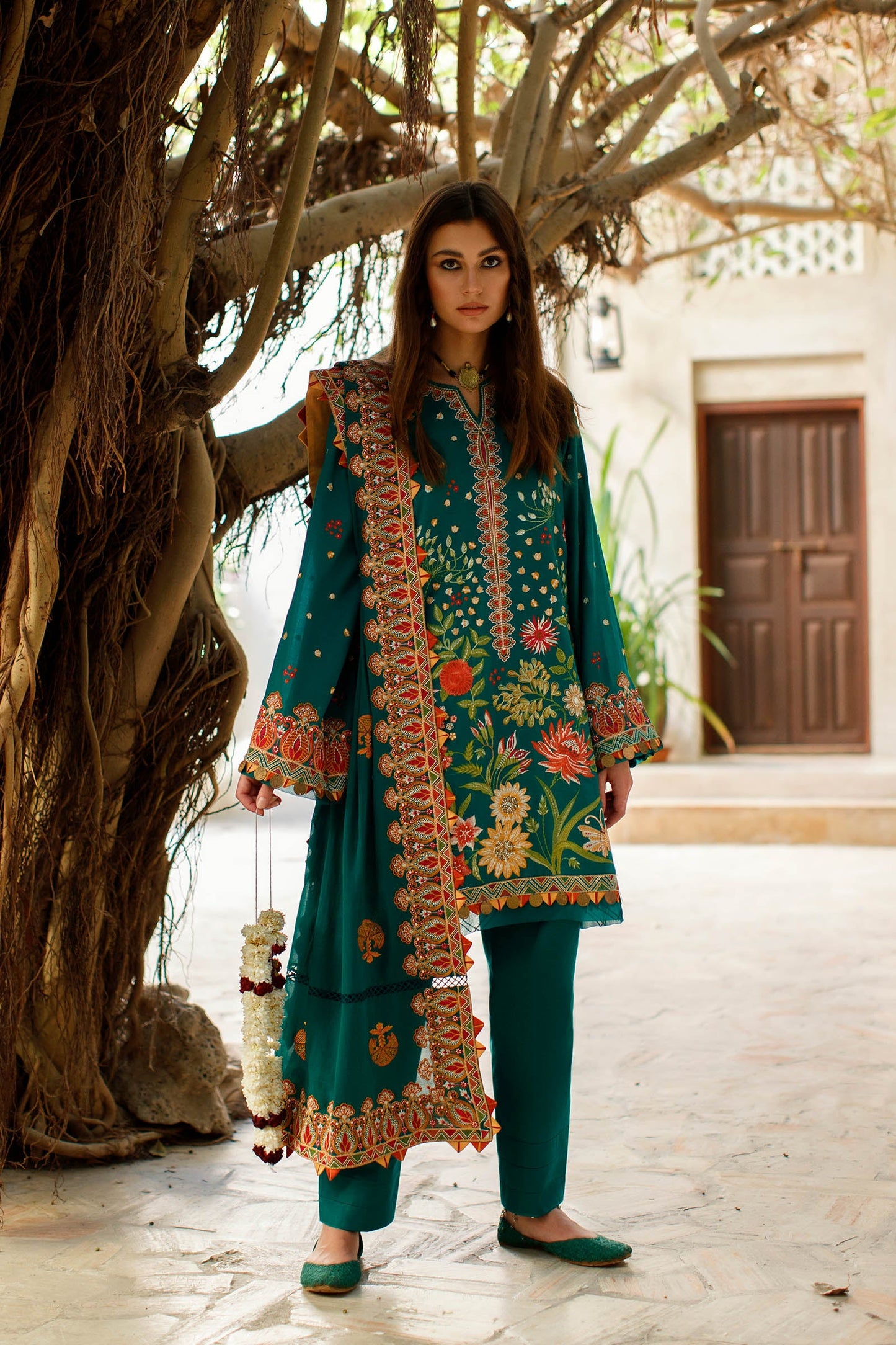 TAVOUS (ZL22 - 9B) | Zaha | Lawn Volume 1 2022