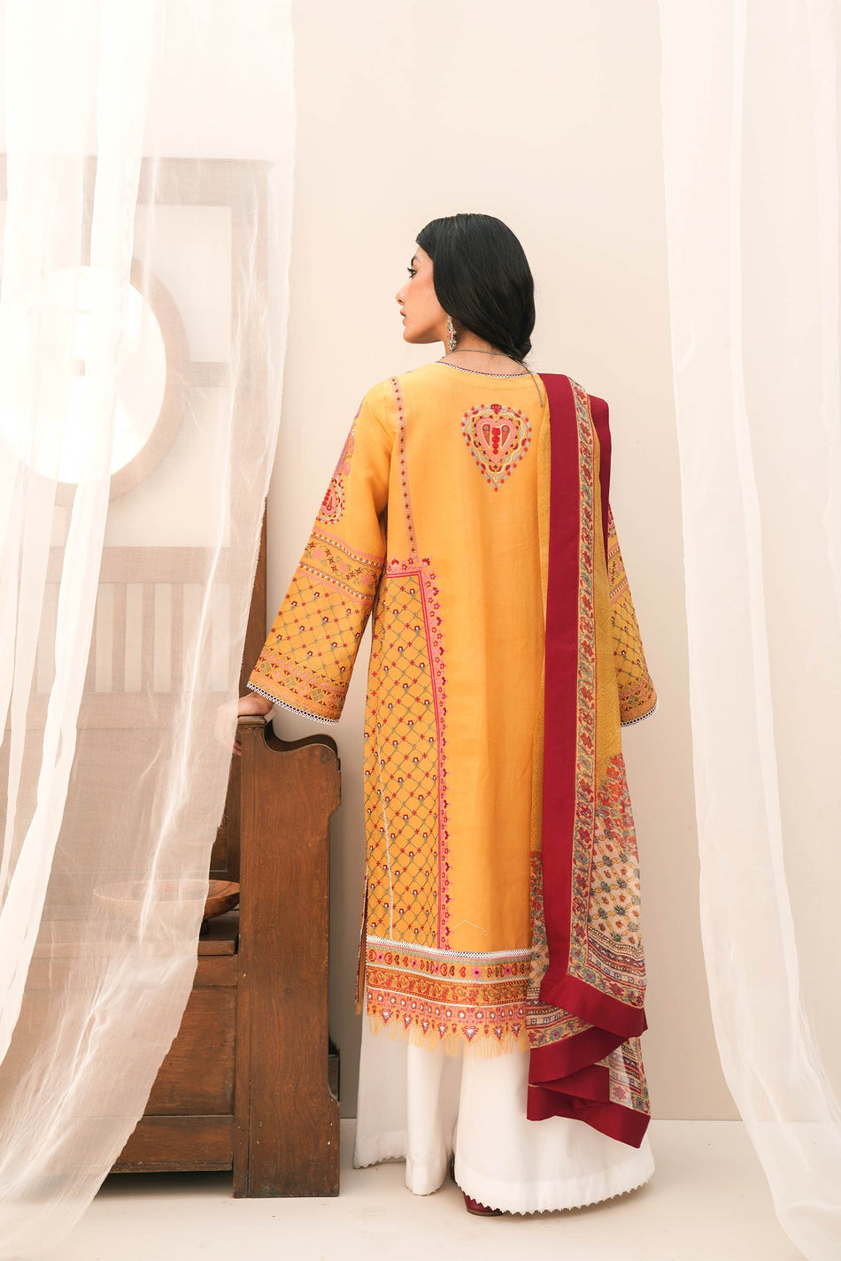 Abroo - 13A | Zara Shahjahan | Eid Luxury Lawn 2022