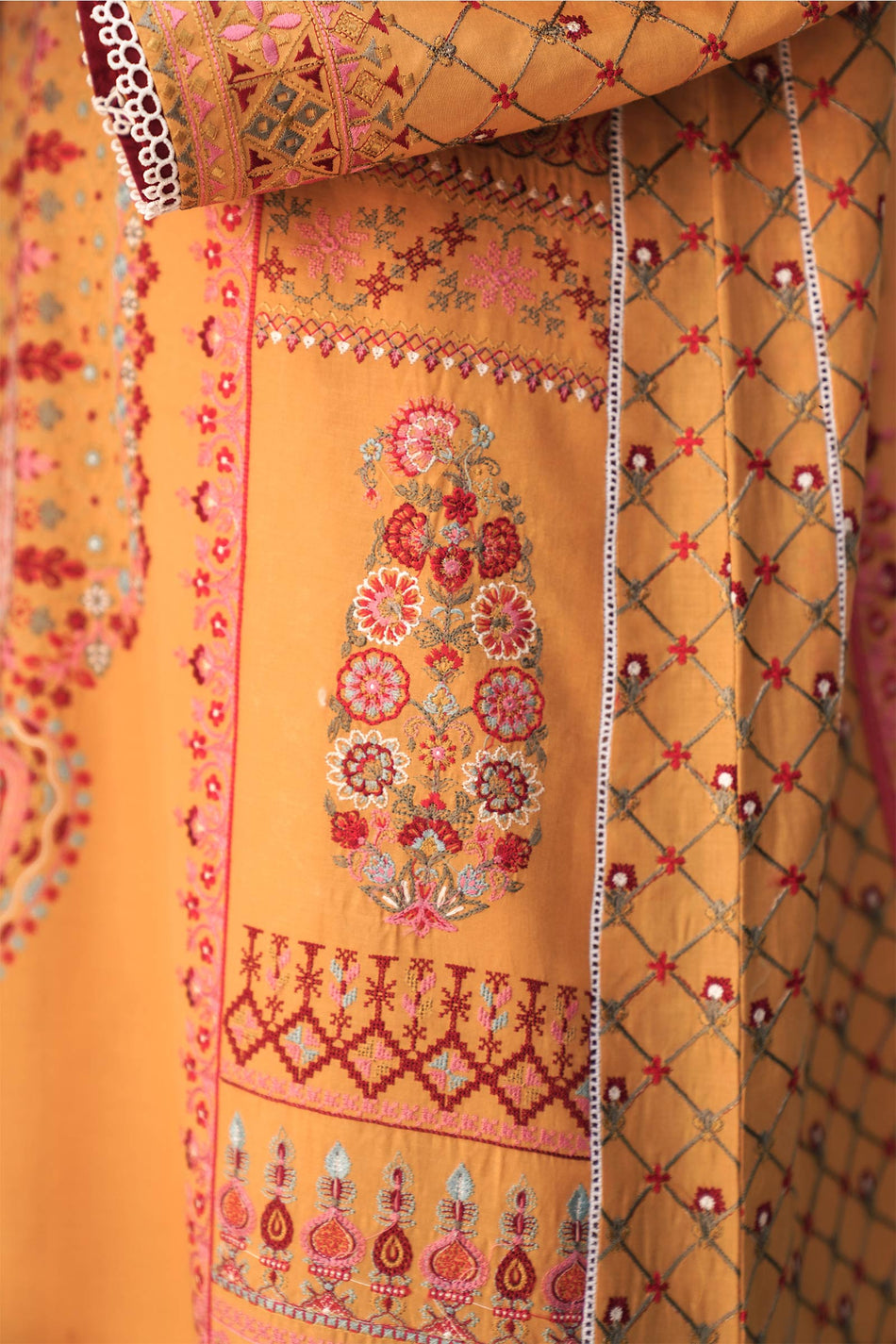 Abroo - 13A | Zara Shahjahan | Eid Luxury Lawn 2022