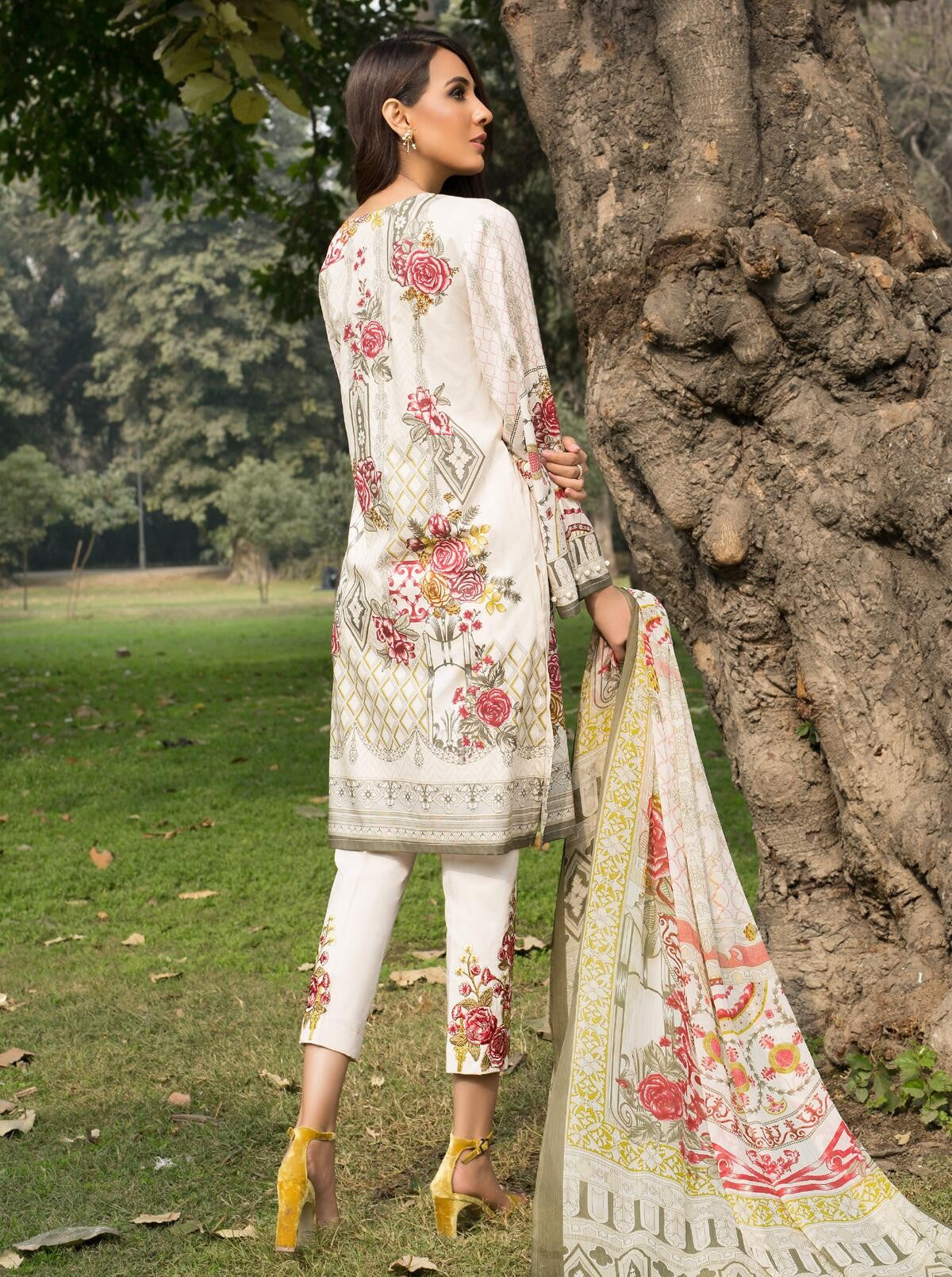 Rosette Musings (Lawn - 3 Piece) by Beech Tree