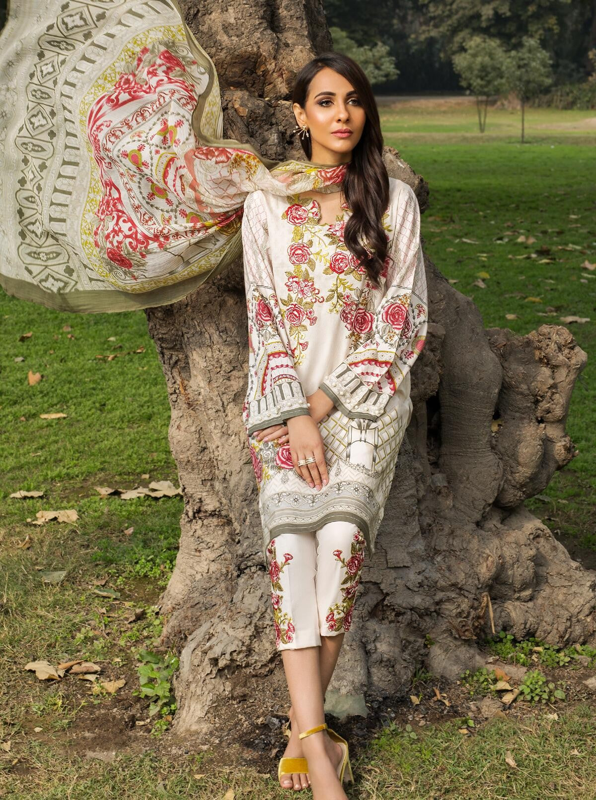 Rosette Musings (Lawn - 3 Piece) by Beech Tree