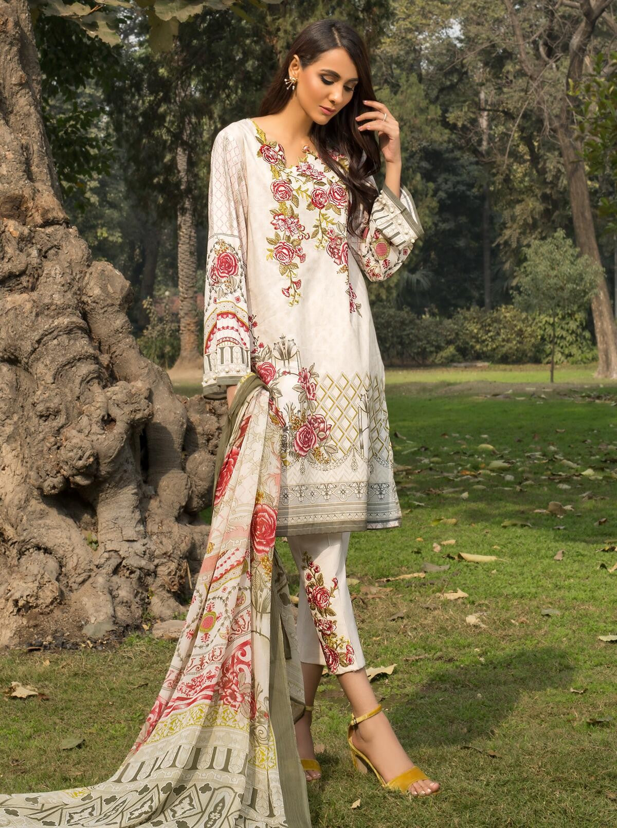 Rosette Musings (Lawn - 3 Piece) by Beech Tree