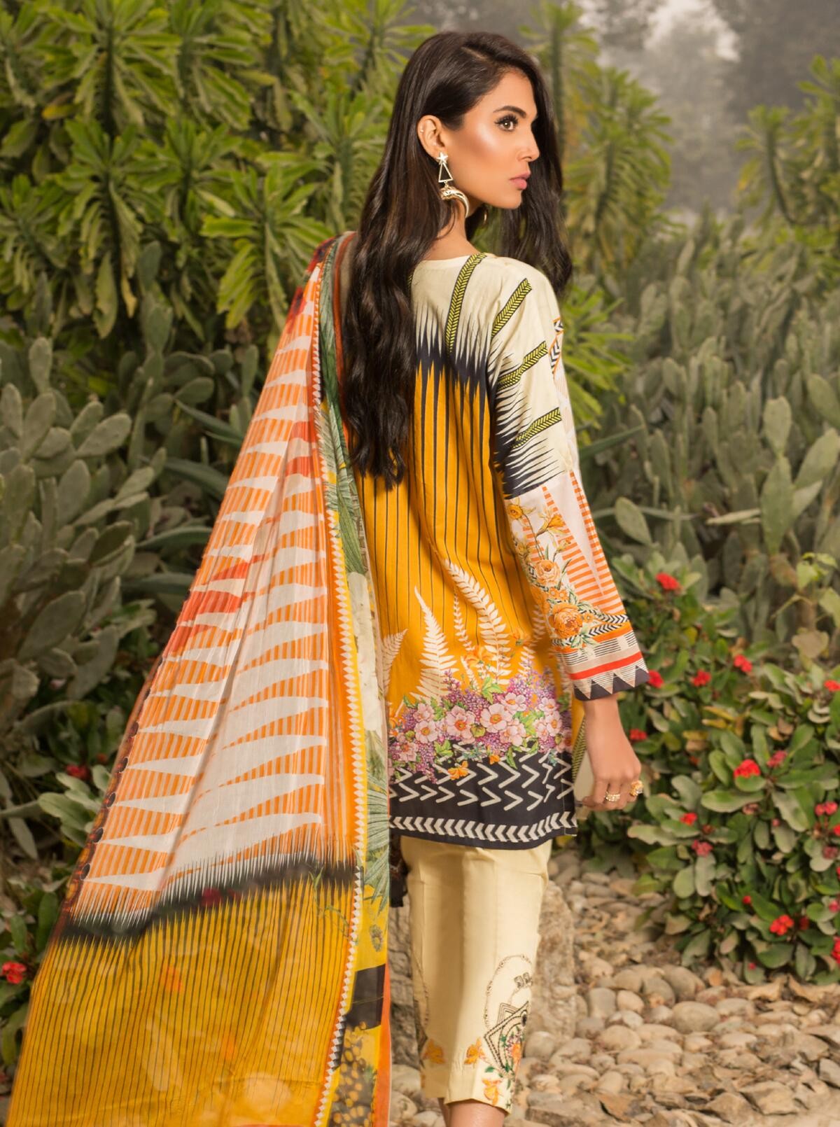 Tangerine Chase (Lawn - 3 Piece) by Beech Tree