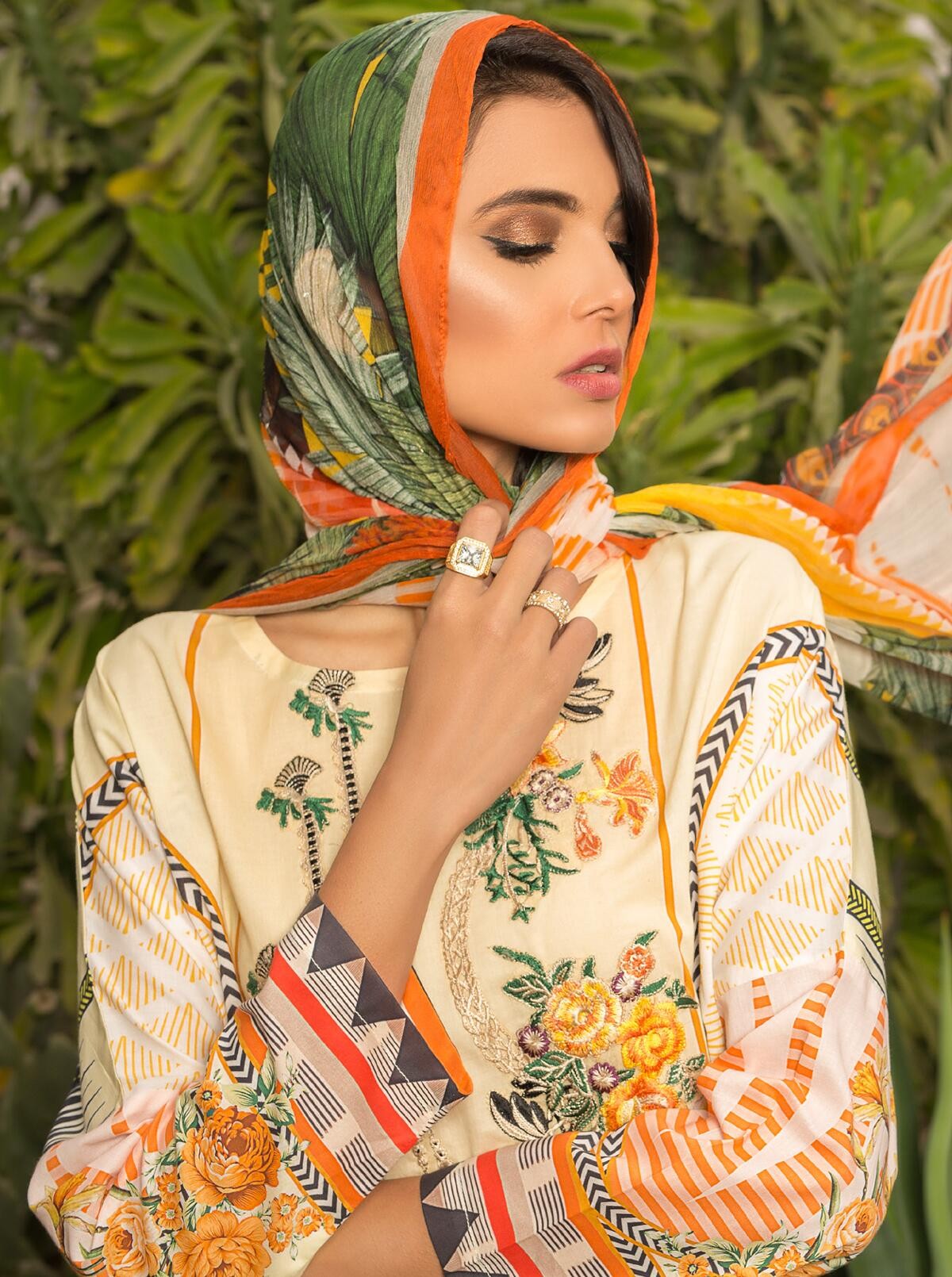 Tangerine Chase (Lawn - 3 Piece) by Beech Tree