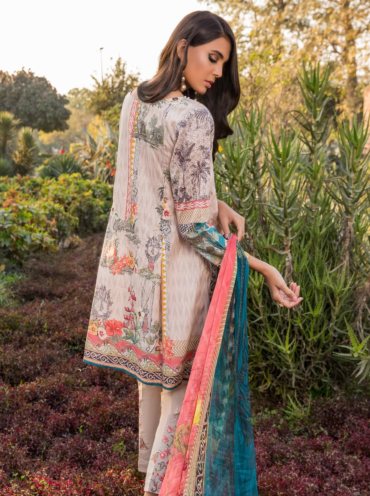 Taupe Garden (Lawn - 3 Piece) by Beech Tree