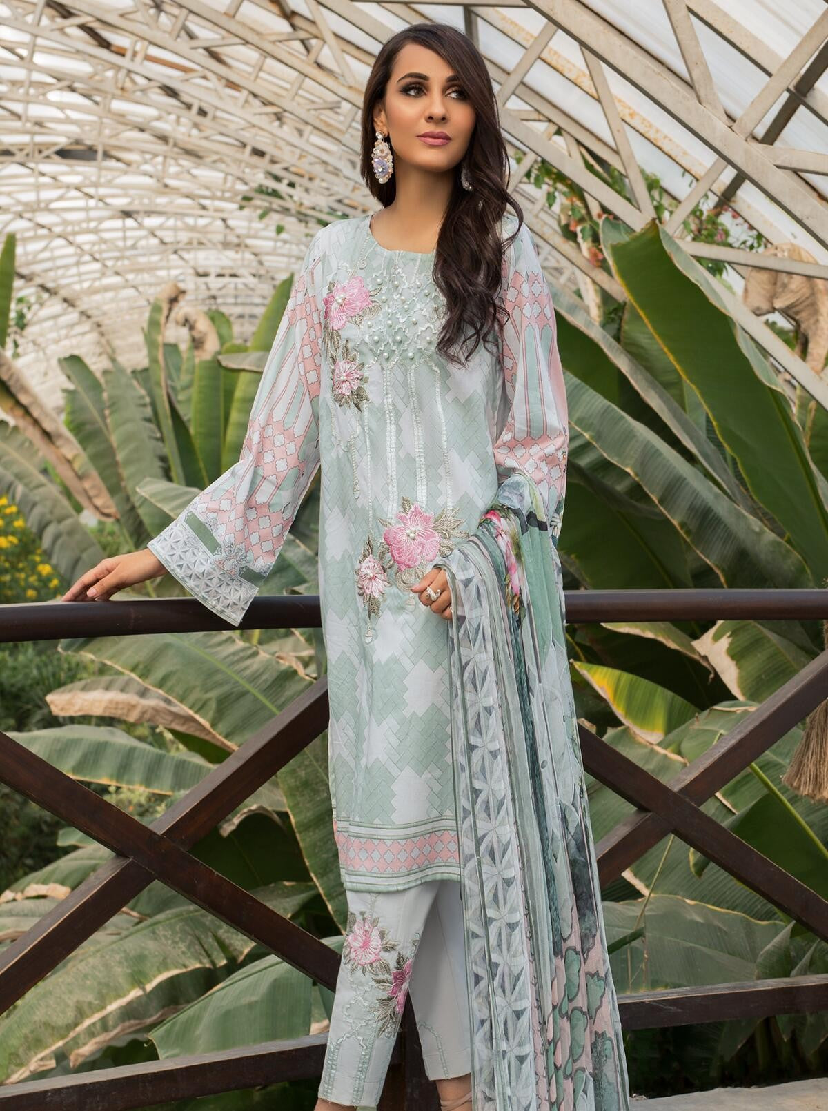 Opal Glow Lawn (3 Piece) by Beech Tree