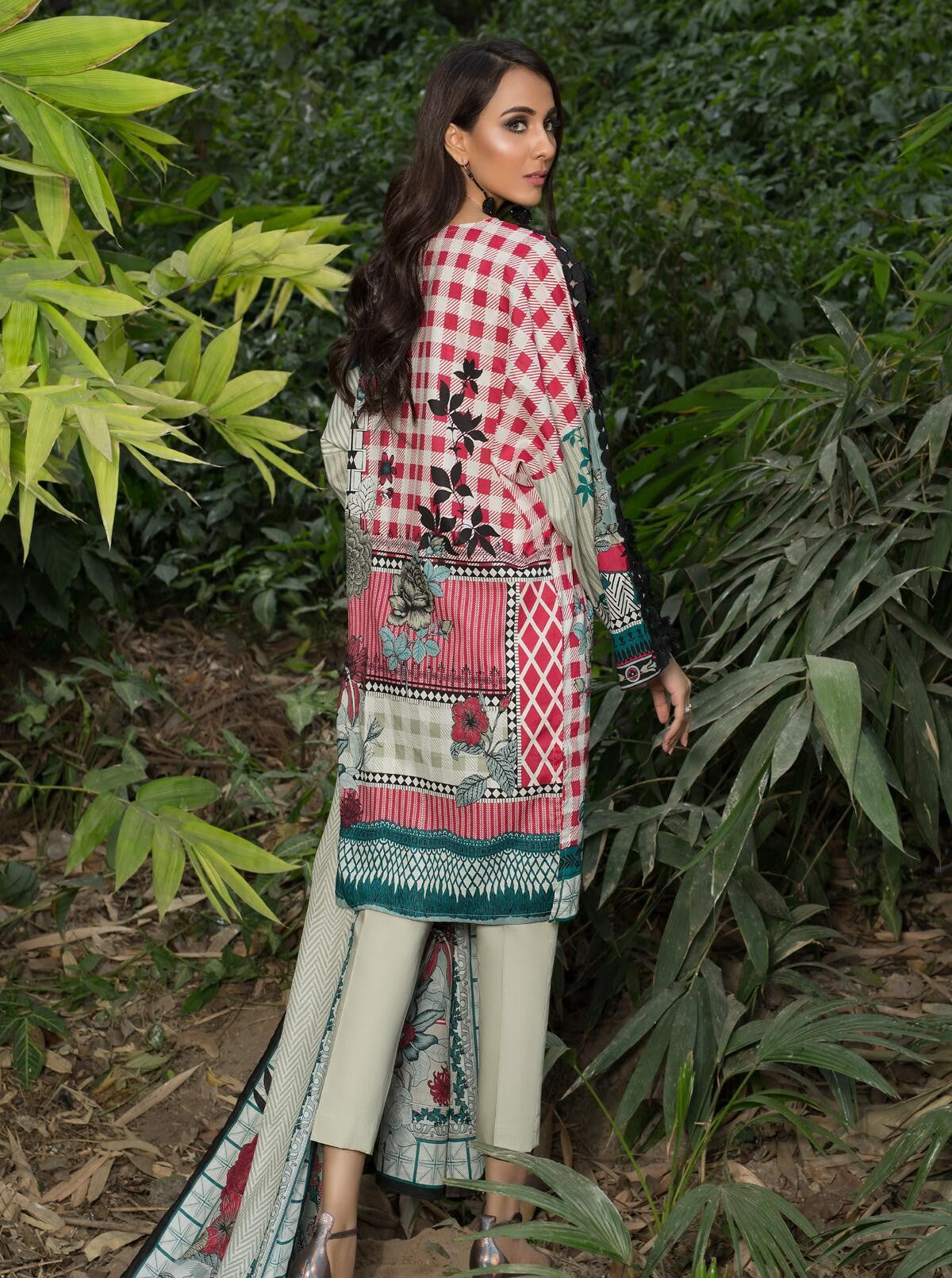 Laurel Victoria (Lawn - 2 Piece) by Beech Tree