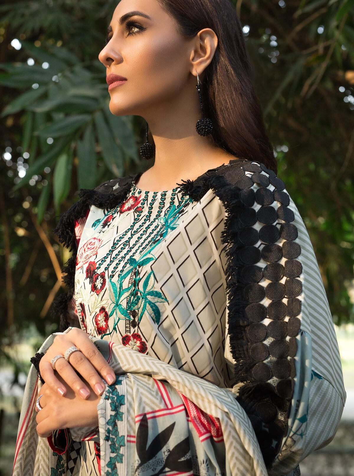 Laurel Victoria (Lawn - 2 Piece) by Beech Tree